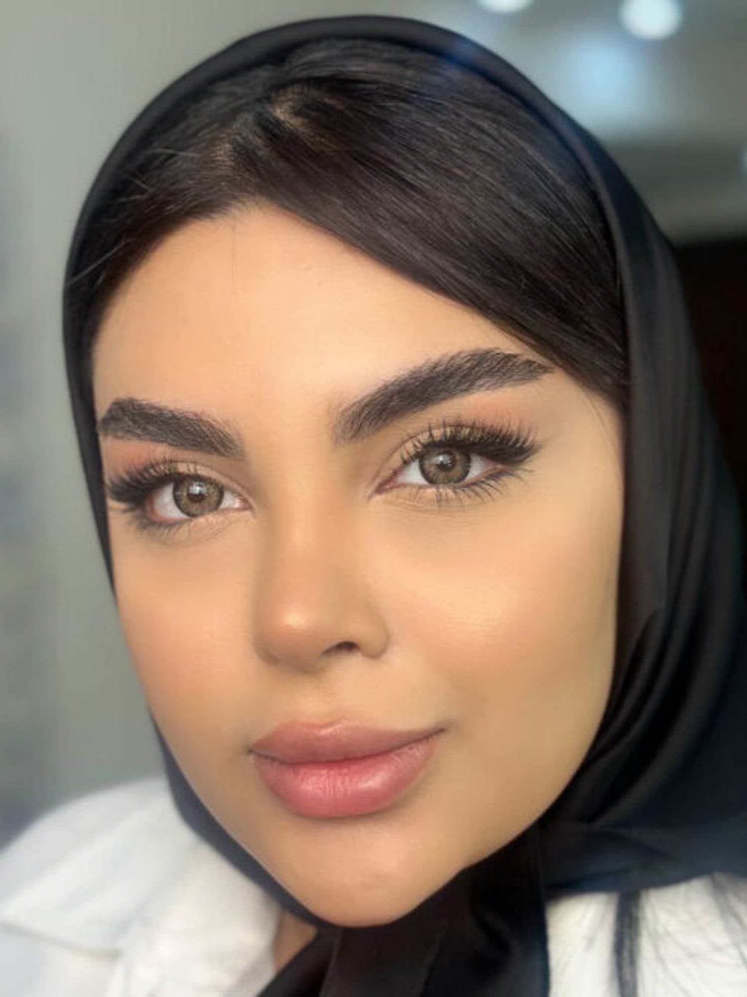 لنز رنگی یونیک دارک گری Unique Dark Gray