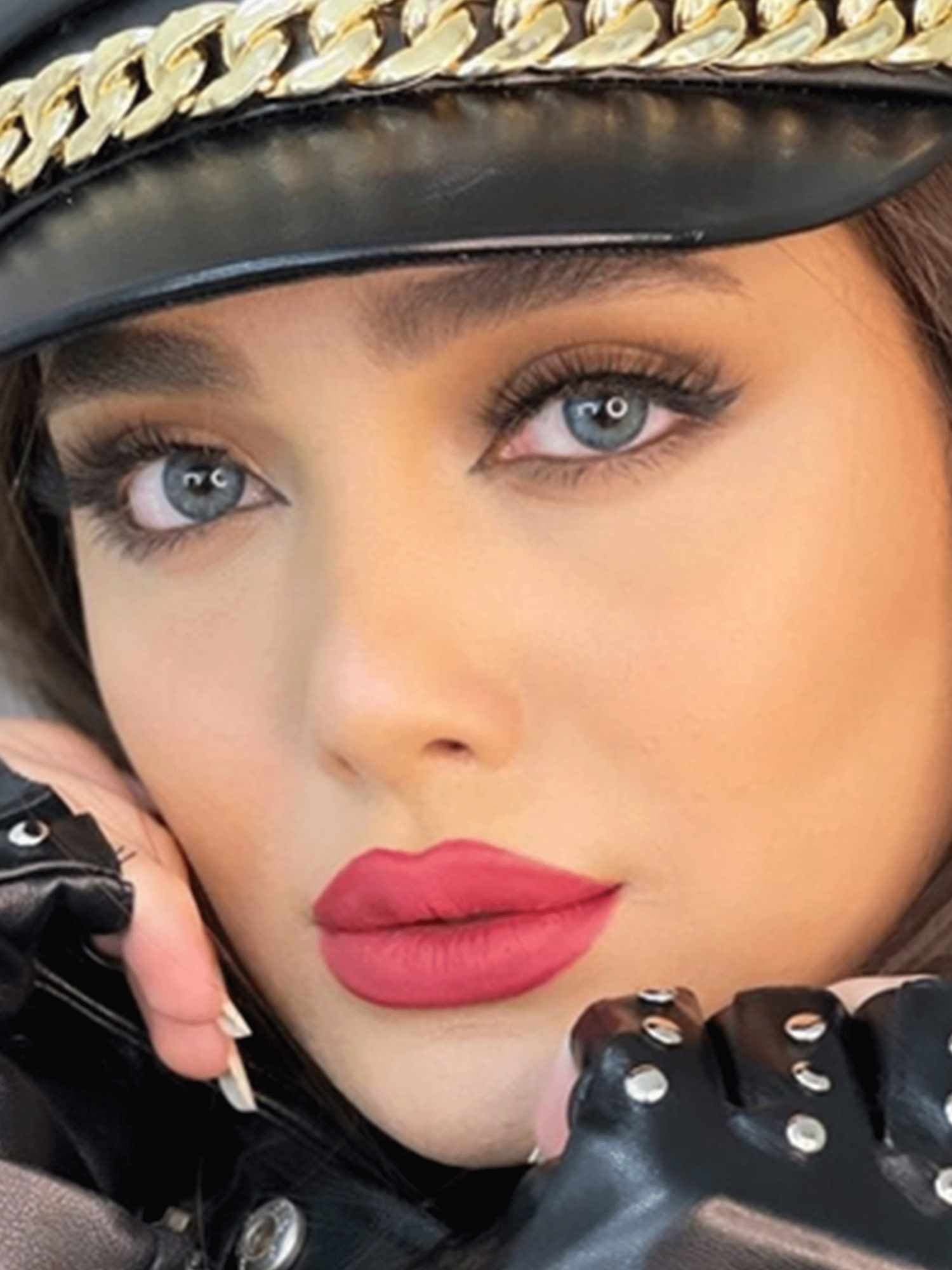 لنز رنگی سالانه آیس کالر لاکچری ماداگاسکار ICE COLOR LUXURY MADAGASKAR