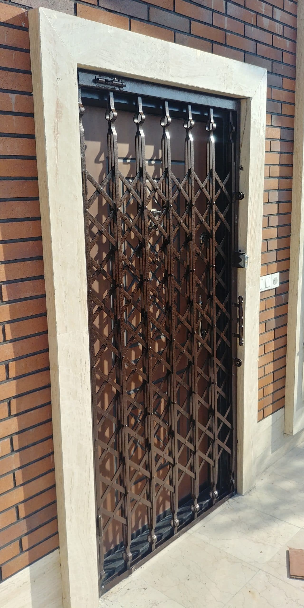 حفاظ آکاردئونی دوجداره تمام گل تسمه 2 سانت — تصویر ۳