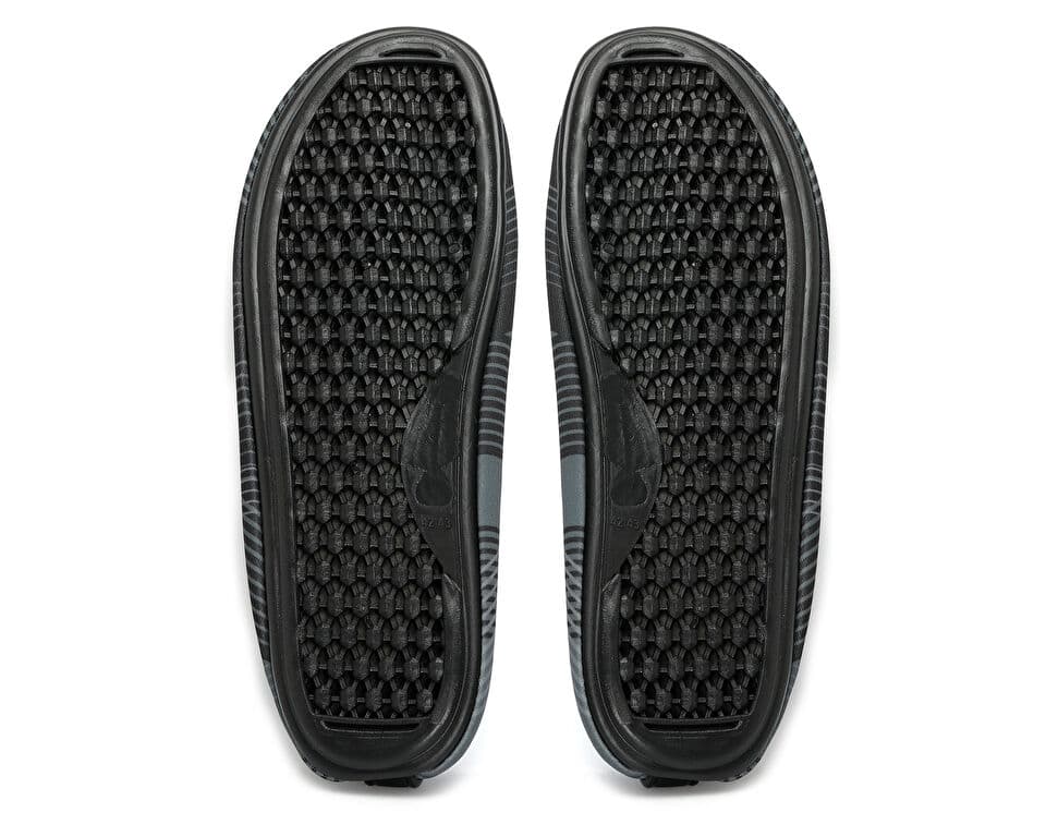 Peluche LINES Sandals — تصویر ۴