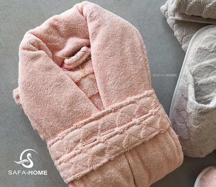 سرویس حوله عروس و داماد مدل ونتو دو رو آبگیر استخوانی و گلبهی — تصویر ۴