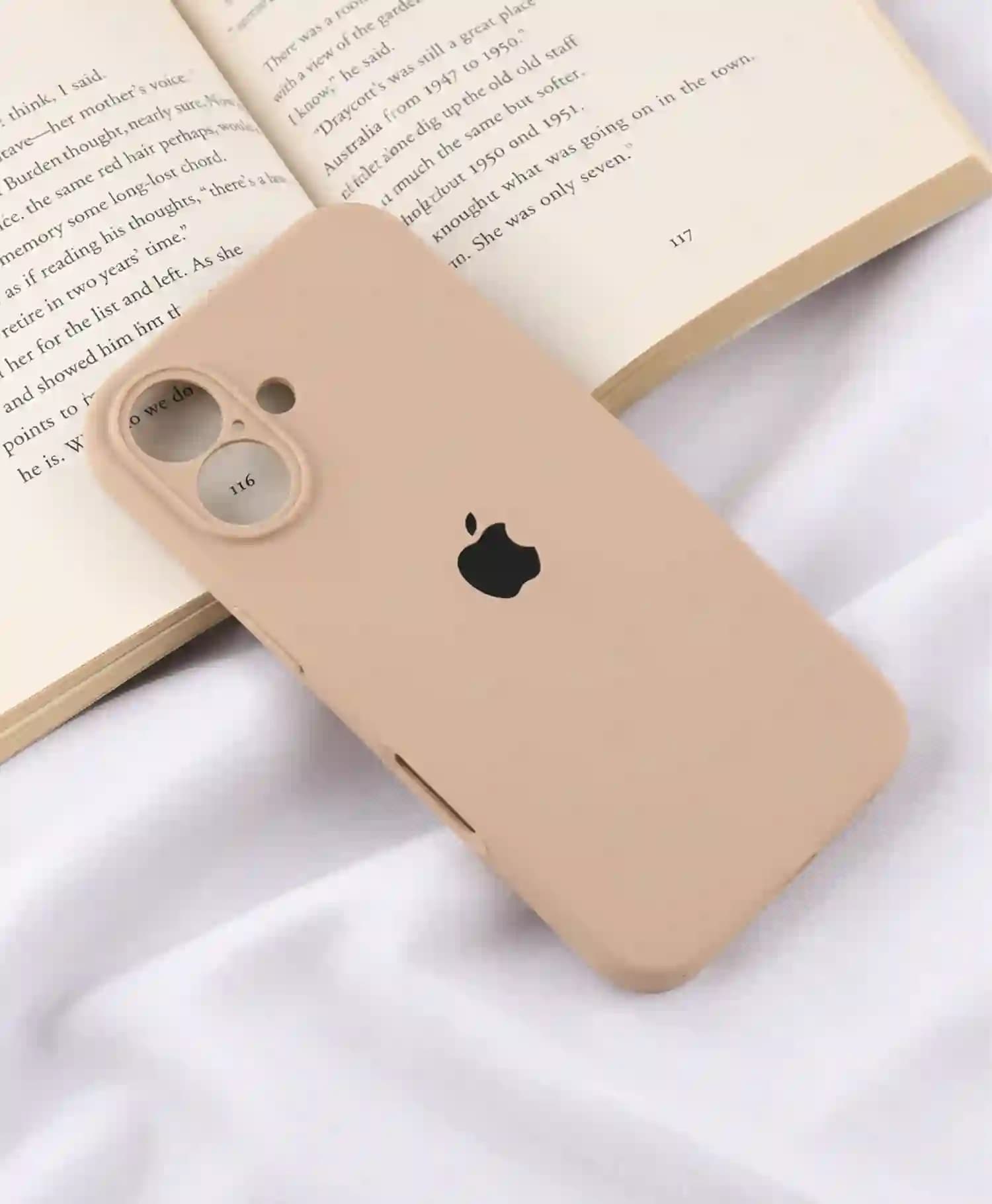 قاب سیلیکونی محافظ لنز دار گوشی موبایل Iphone 16 — تصویر ۳