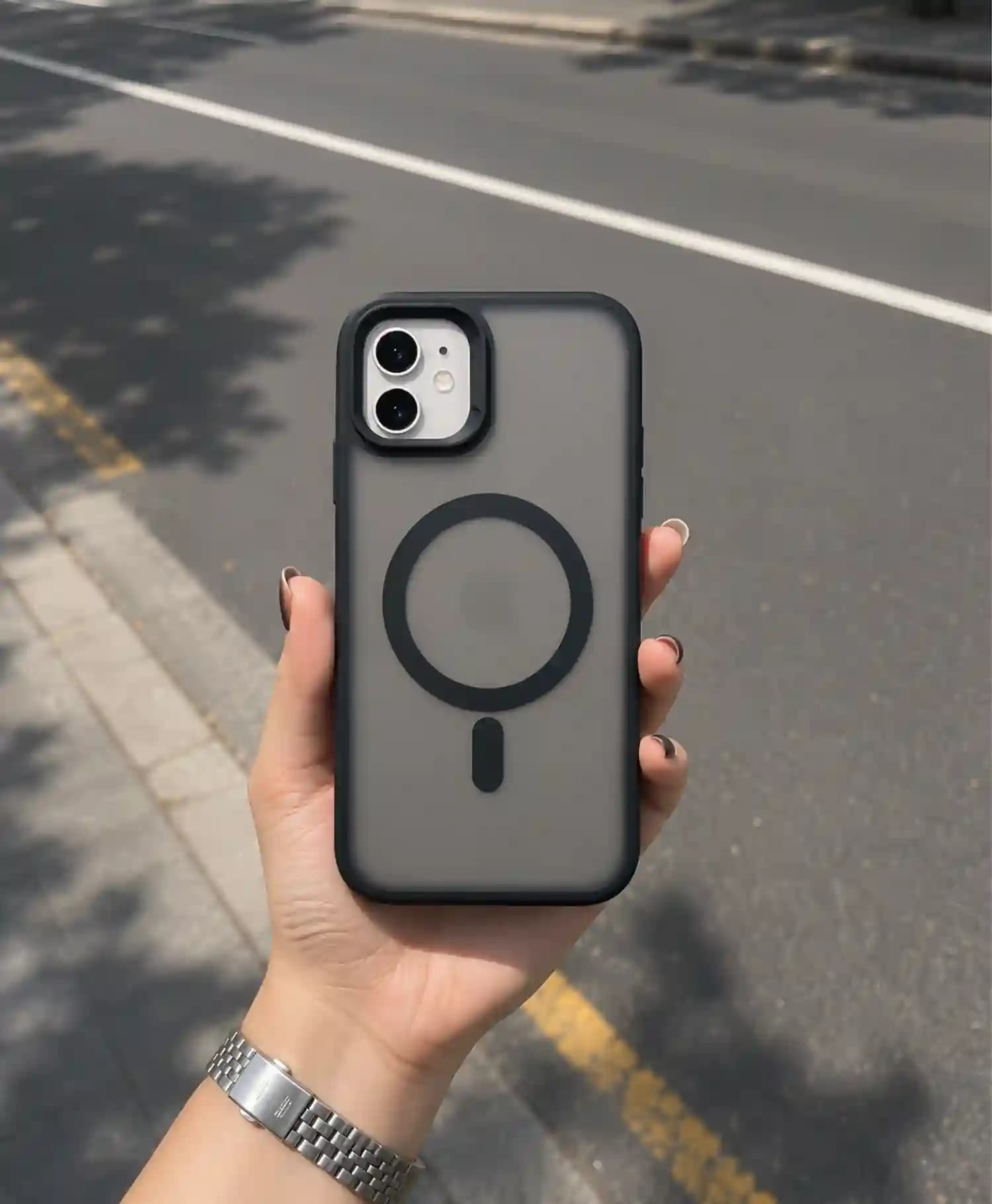 قاب پشت مات مگ سیف دار دور رنگ گوشی موبایل Iphone 11 — تصویر ۴