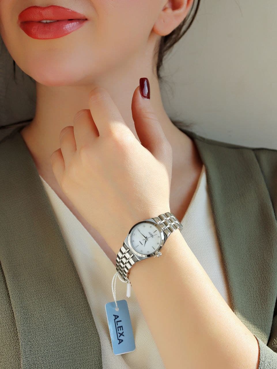ساعت اورجینال زنانه مارک الکسا مدل 0106 موتور ژاپن ضدآب رنگ ثابت قفل پروانه ای همراه با جعبه و پاکت اصلی شرکتی کد 1921733