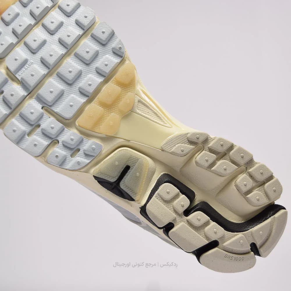 کتونی Nike مدل Zoom Vomero 5 – FN7649-110 — تصویر ۳
