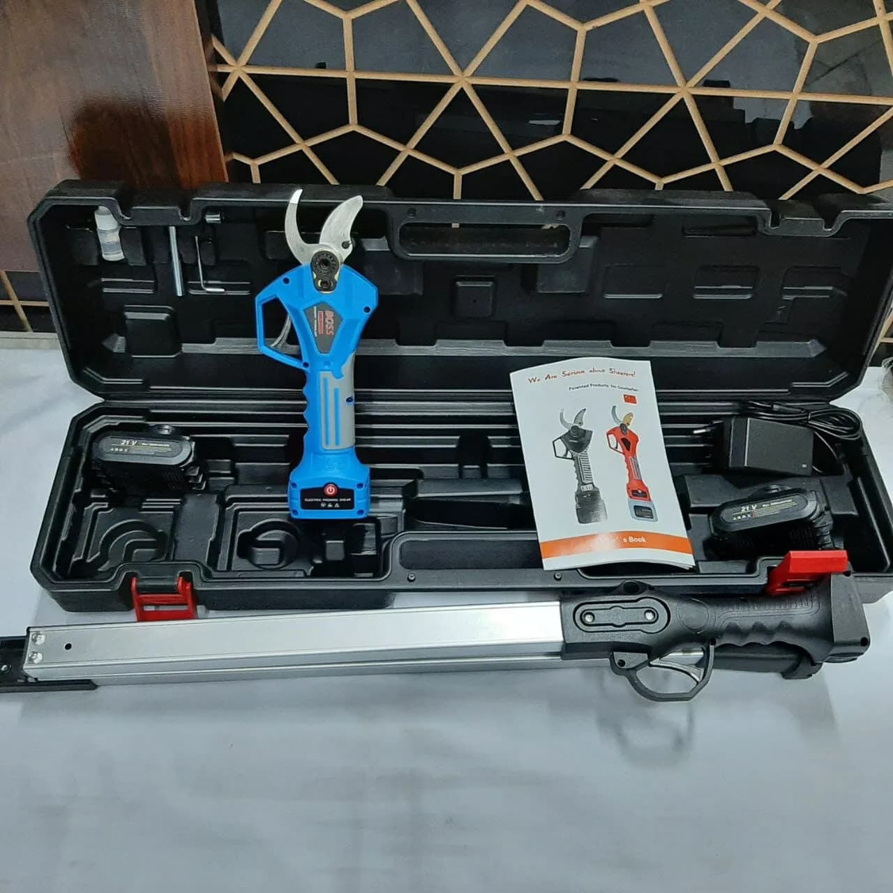 قیچی تلسکوپی شارژی 21 ولت باس BOSS مدل S28 — تصویر ۲