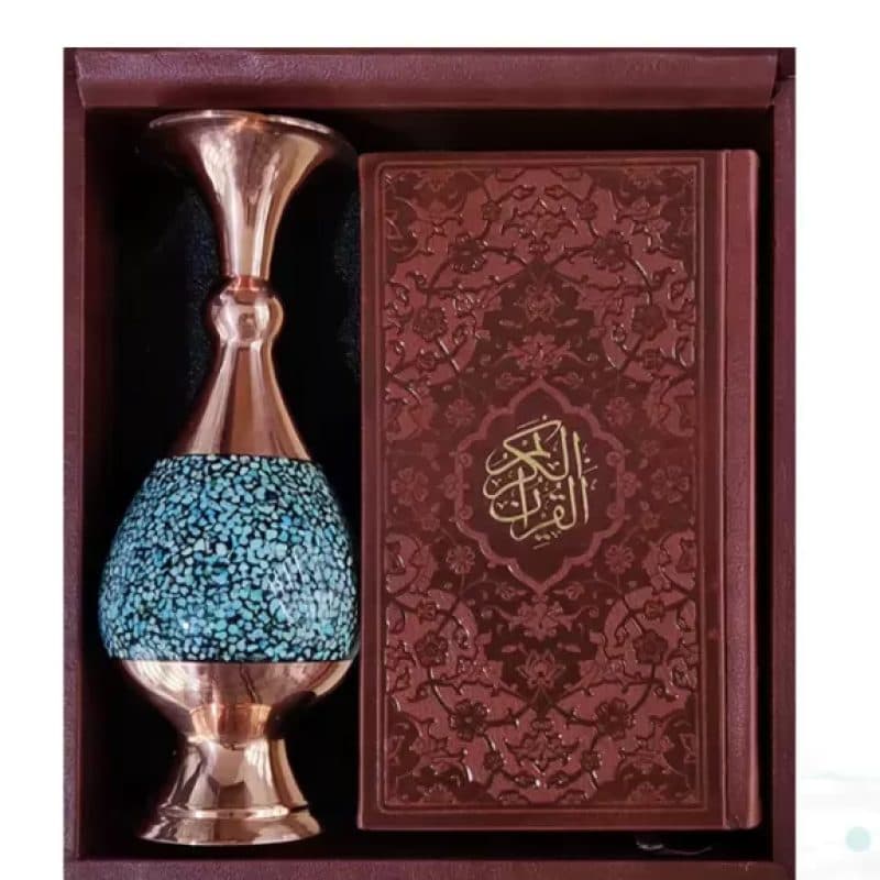 قرآن پالتویی چرم با گلدان فیروزه — تصویر ۳