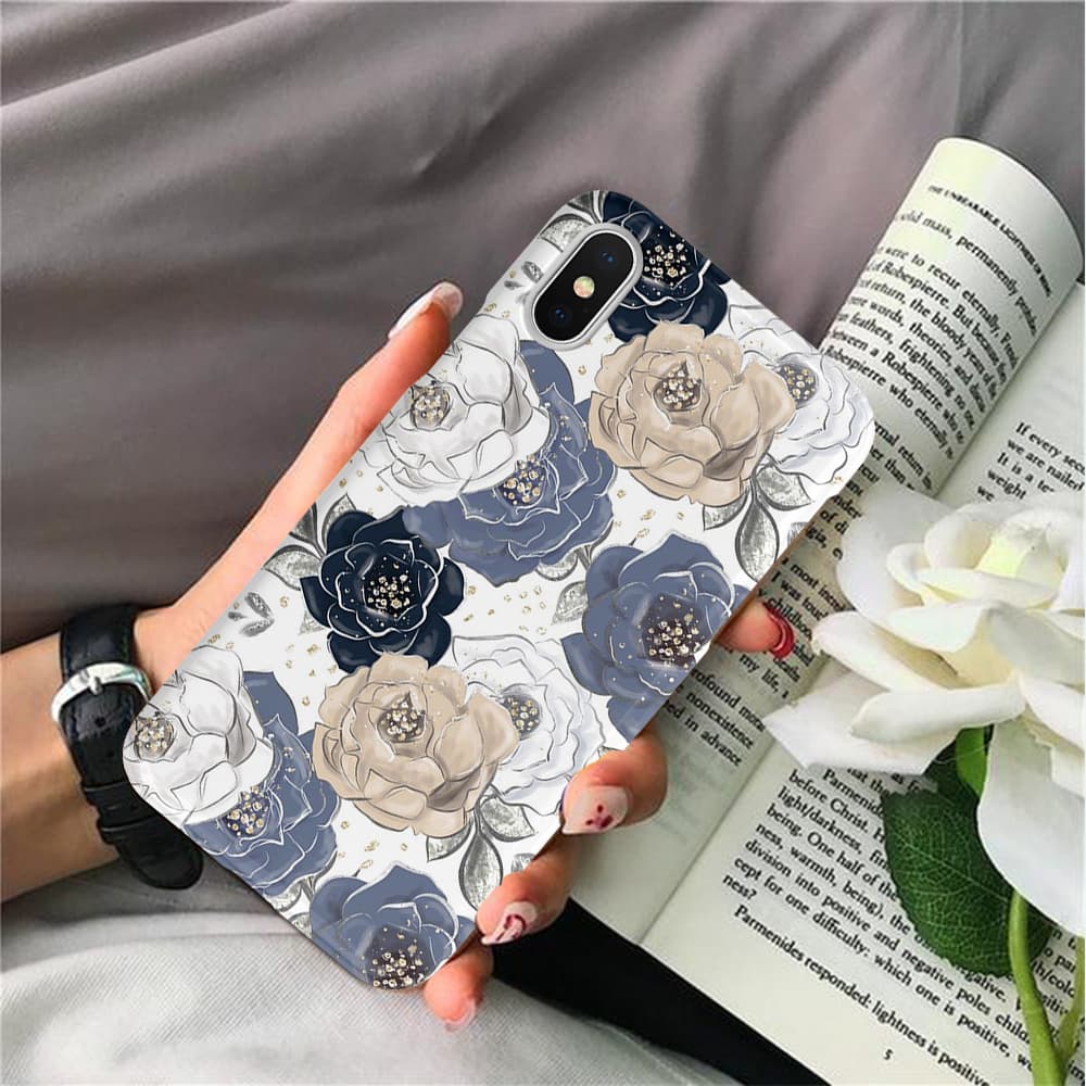 قاب گوشی گل دار با طرح گل‌های رز درشت سفید، خاکستری و کرمی case10528 — تصویر ۴