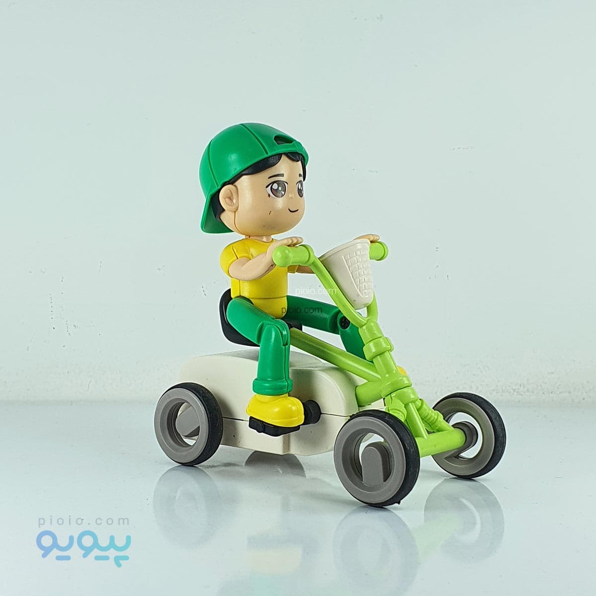 اسباب بازی پسر چهار چرخه سوار — تصویر ۴