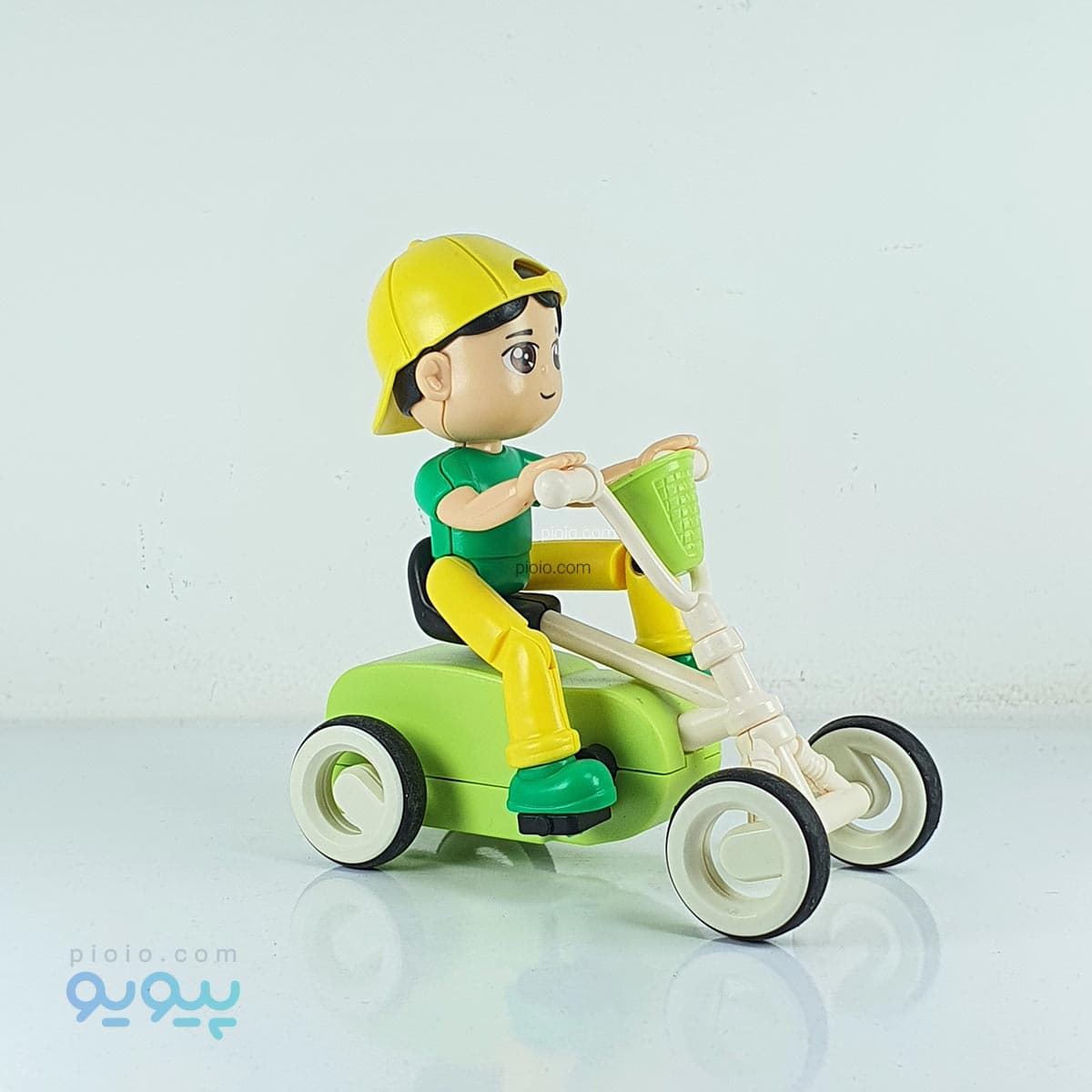 اسباب بازی پسر چهار چرخه سوار — تصویر ۳