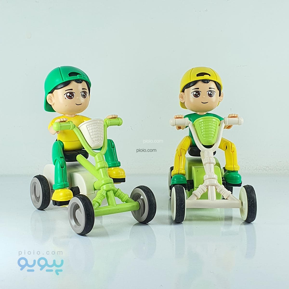 اسباب بازی پسر چهار چرخه سوار — تصویر ۲