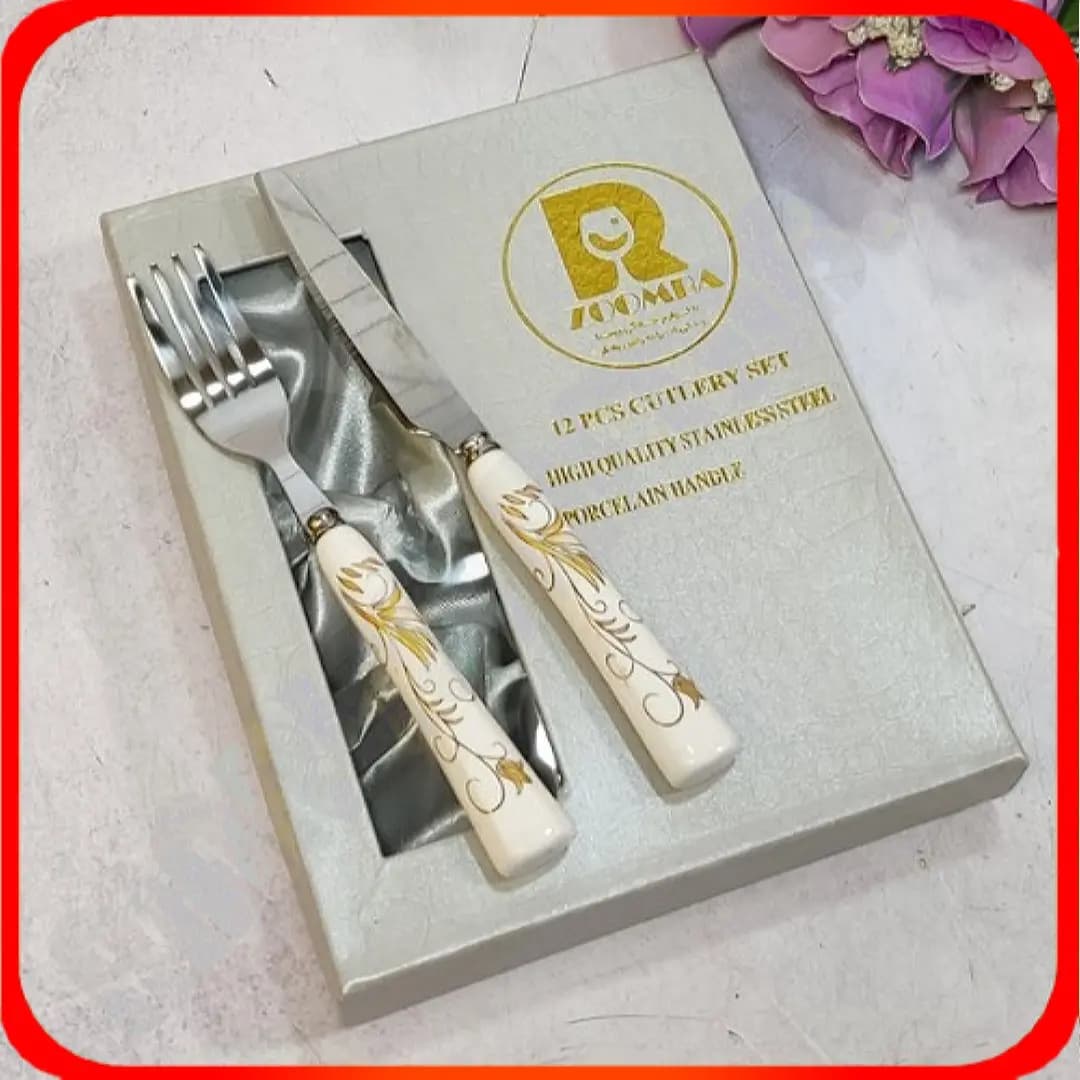 ست کارد و چنگال جعبه‌ای طرح گل میخک طلایی زومبا مدل 4-29419