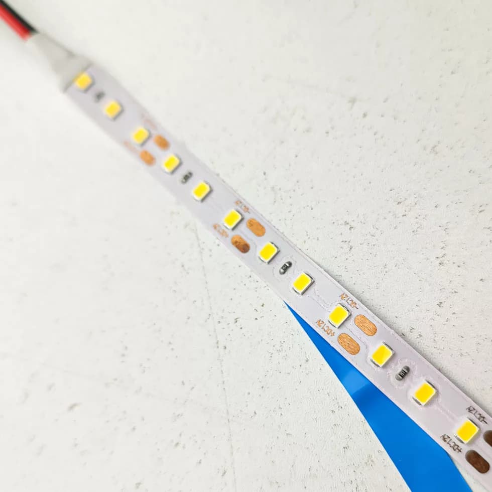 ریسه ال ای دی مدل نواری 12v 120LED-2835 پشت چسب دار طول 5 متر — تصویر ۲
