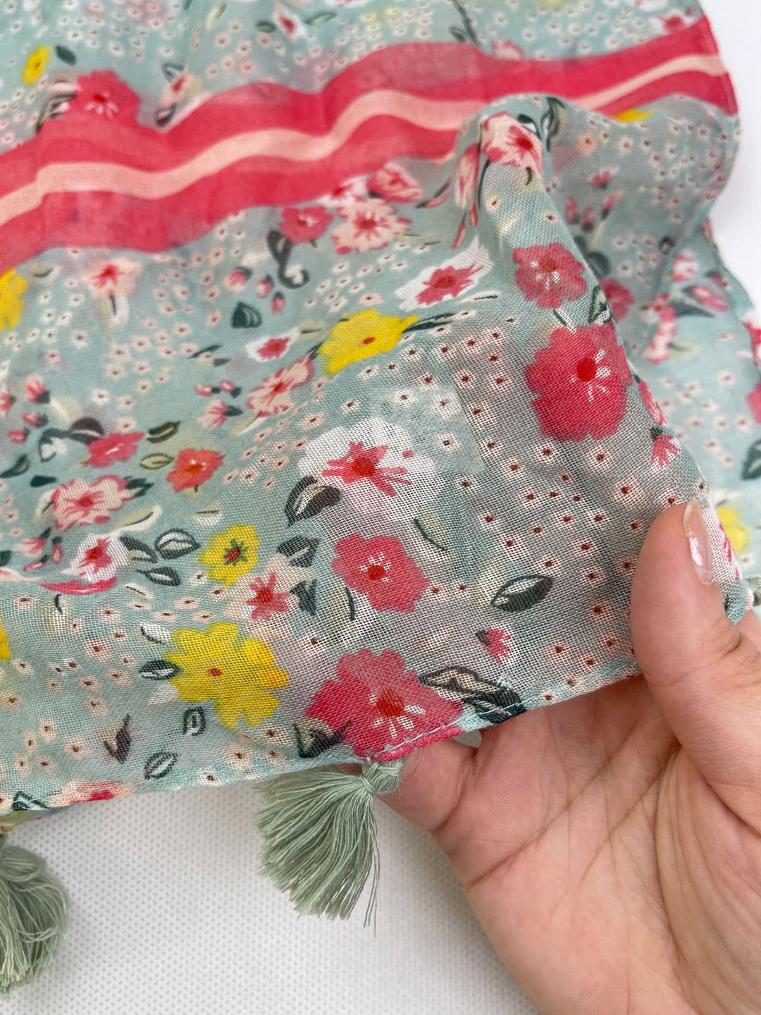 شال نخی زنانه برند accessories کد b3795 — تصویر ۴