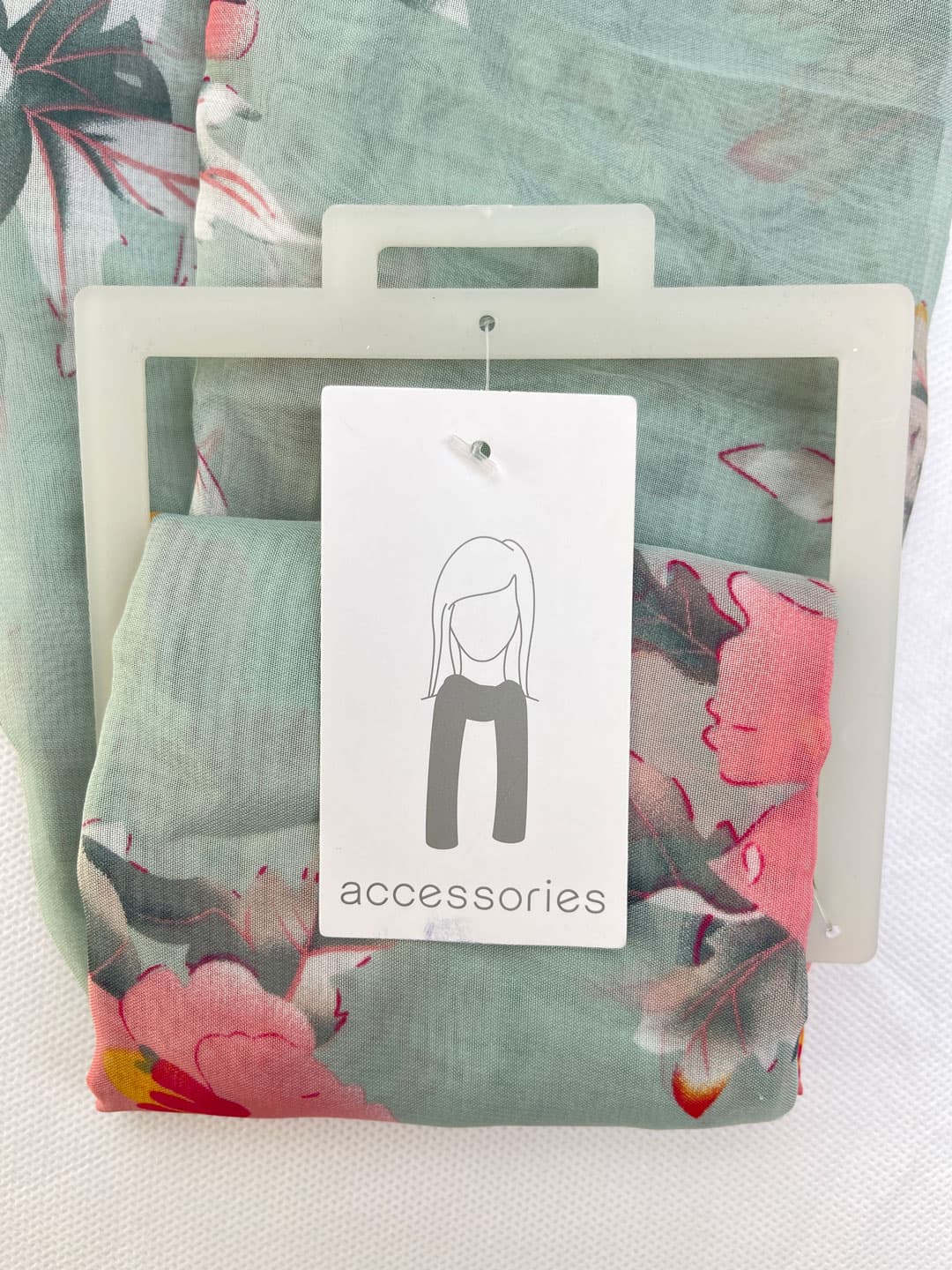 شال زنانه طرح گل دار برند eccessories کد b3774 — تصویر ۴