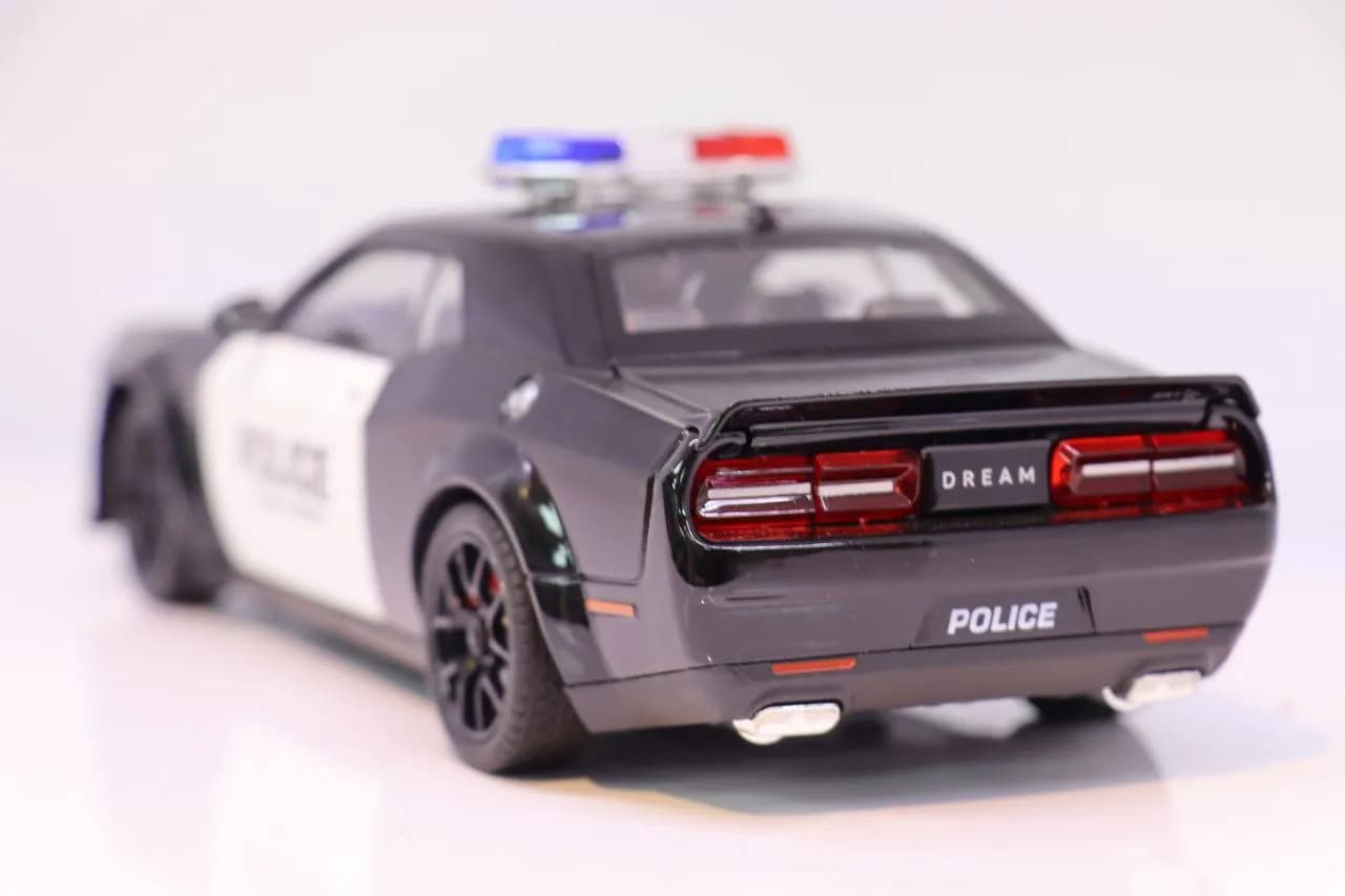 ماشین فلزی دوج چلنجر Hellcat پلیس مشکی مدل 172CZ — تصویر ۵