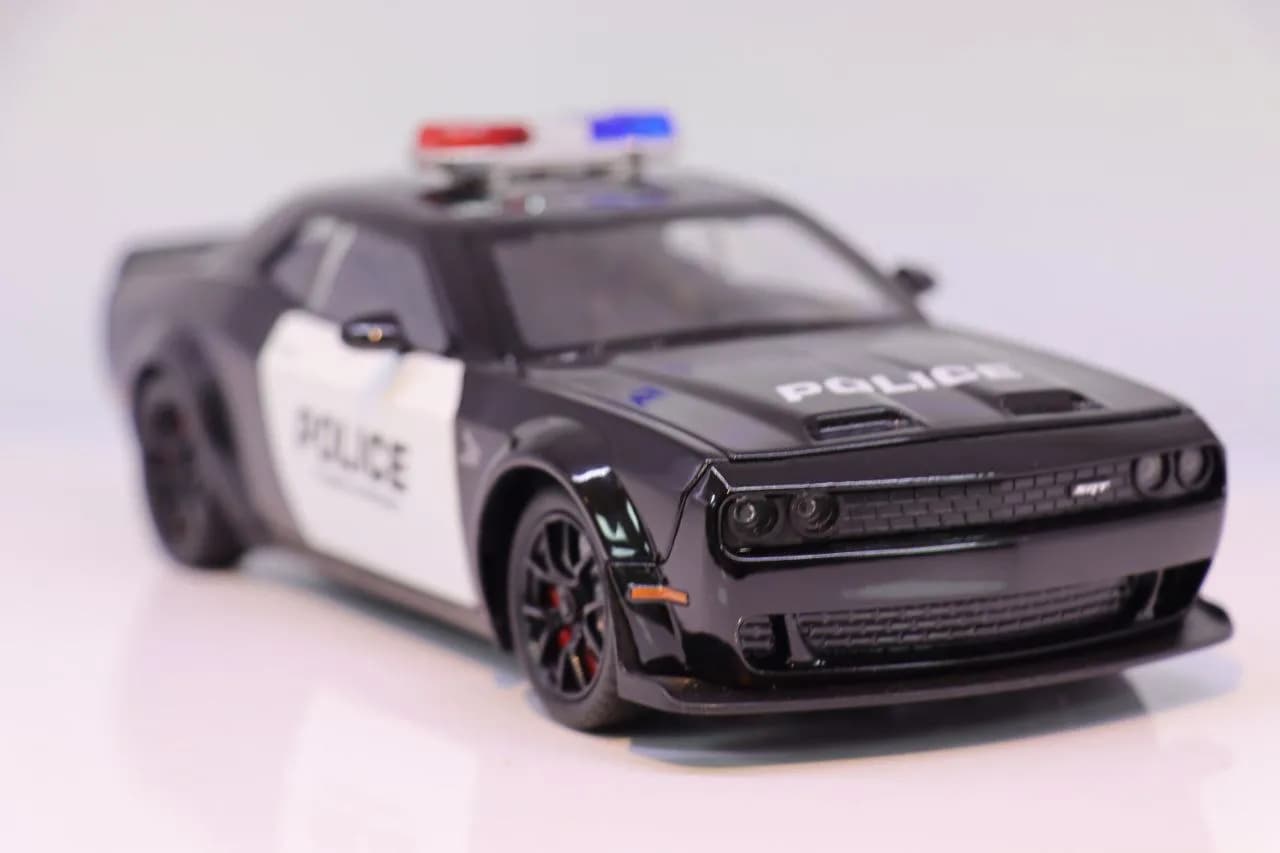 ماشین فلزی دوج چلنجر Hellcat پلیس مشکی مدل 172CZ — تصویر ۴