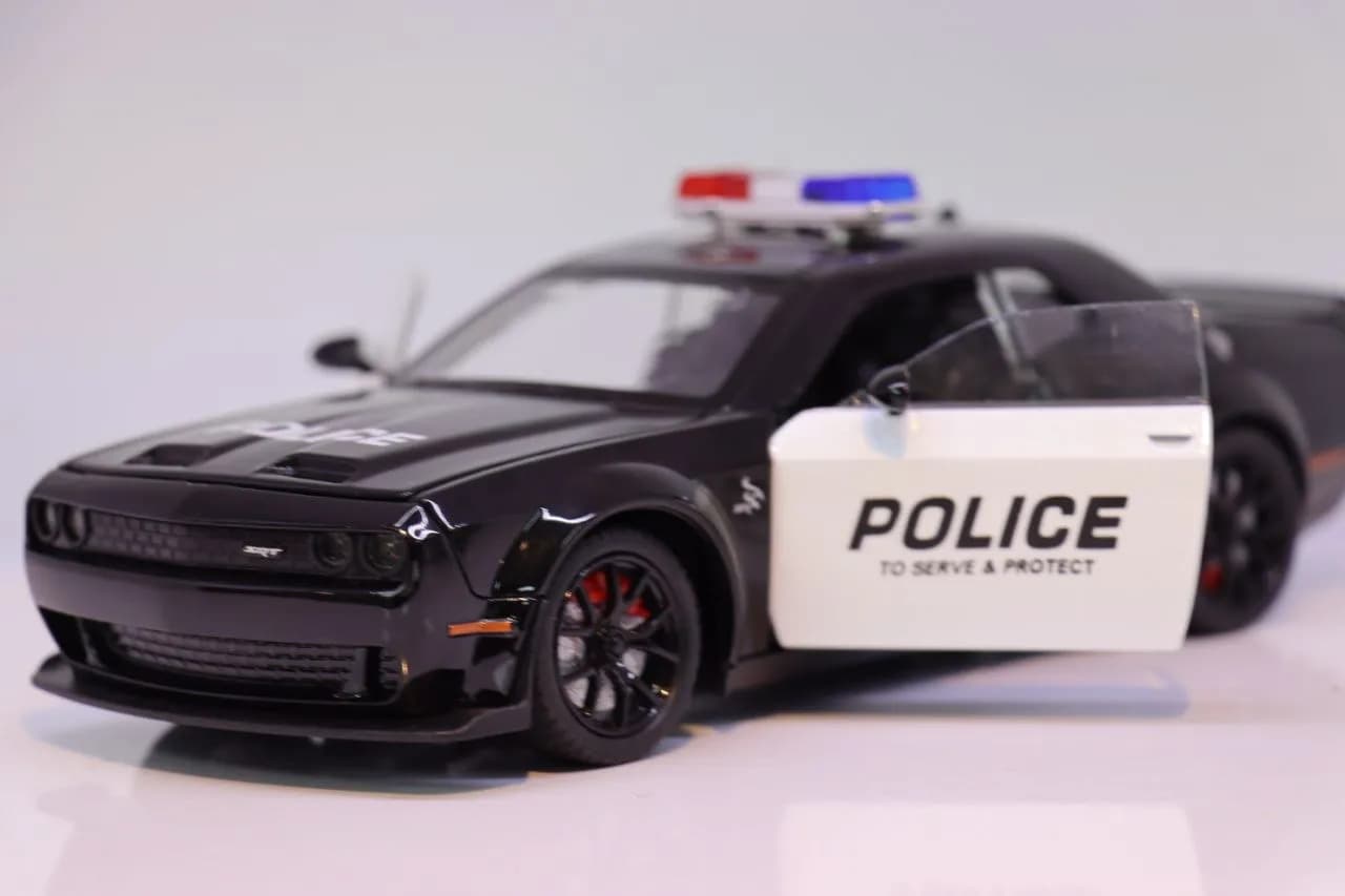 ماشین فلزی دوج چلنجر Hellcat پلیس مشکی مدل 172CZ — تصویر ۶