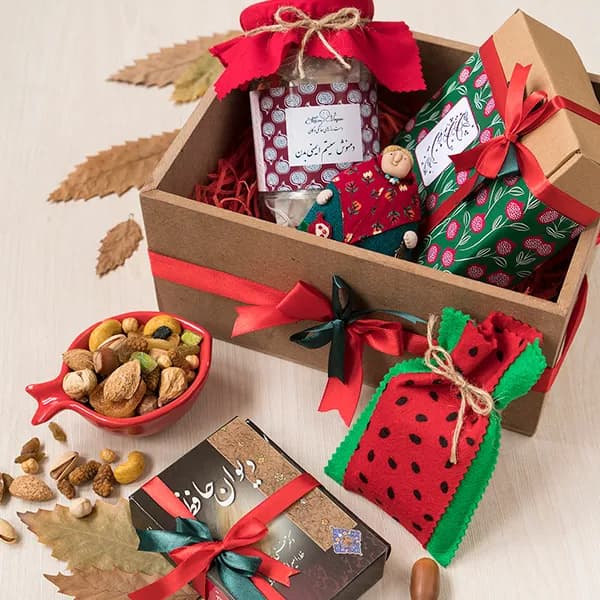 جعبه هدیه چوبی یلدا شکلات، دمنوش و حافظ وگان – 5 آیتمی