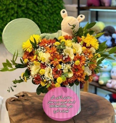 دسته گل و کیک تولد برای نوزاد با گل داوودی