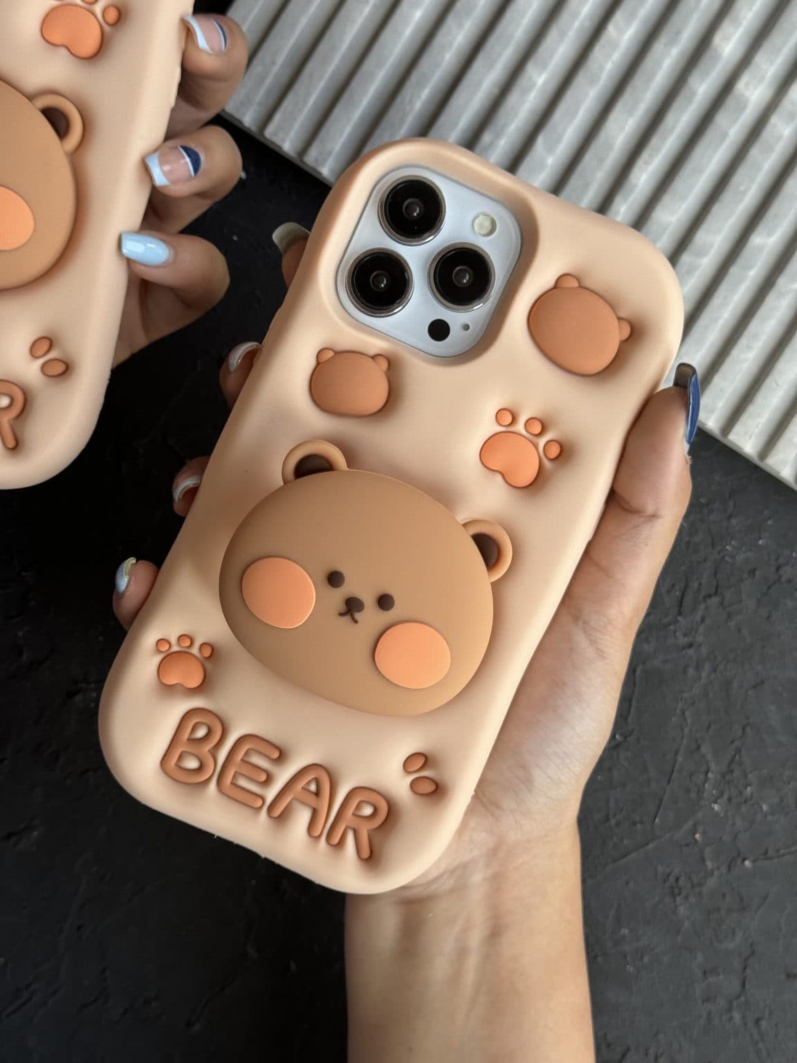 قاب موبایل آیفون پنجه خرس تدی قهوه ای ( Bear ) سیلیکونی استندشو — تصویر ۲