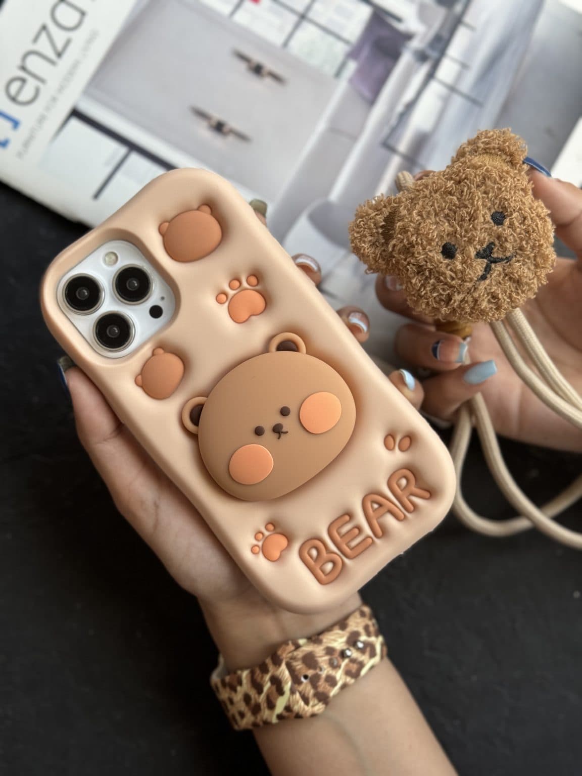 قاب موبایل آیفون پنجه خرس تدی قهوه ای ( Bear ) سیلیکونی استندشو — تصویر ۴