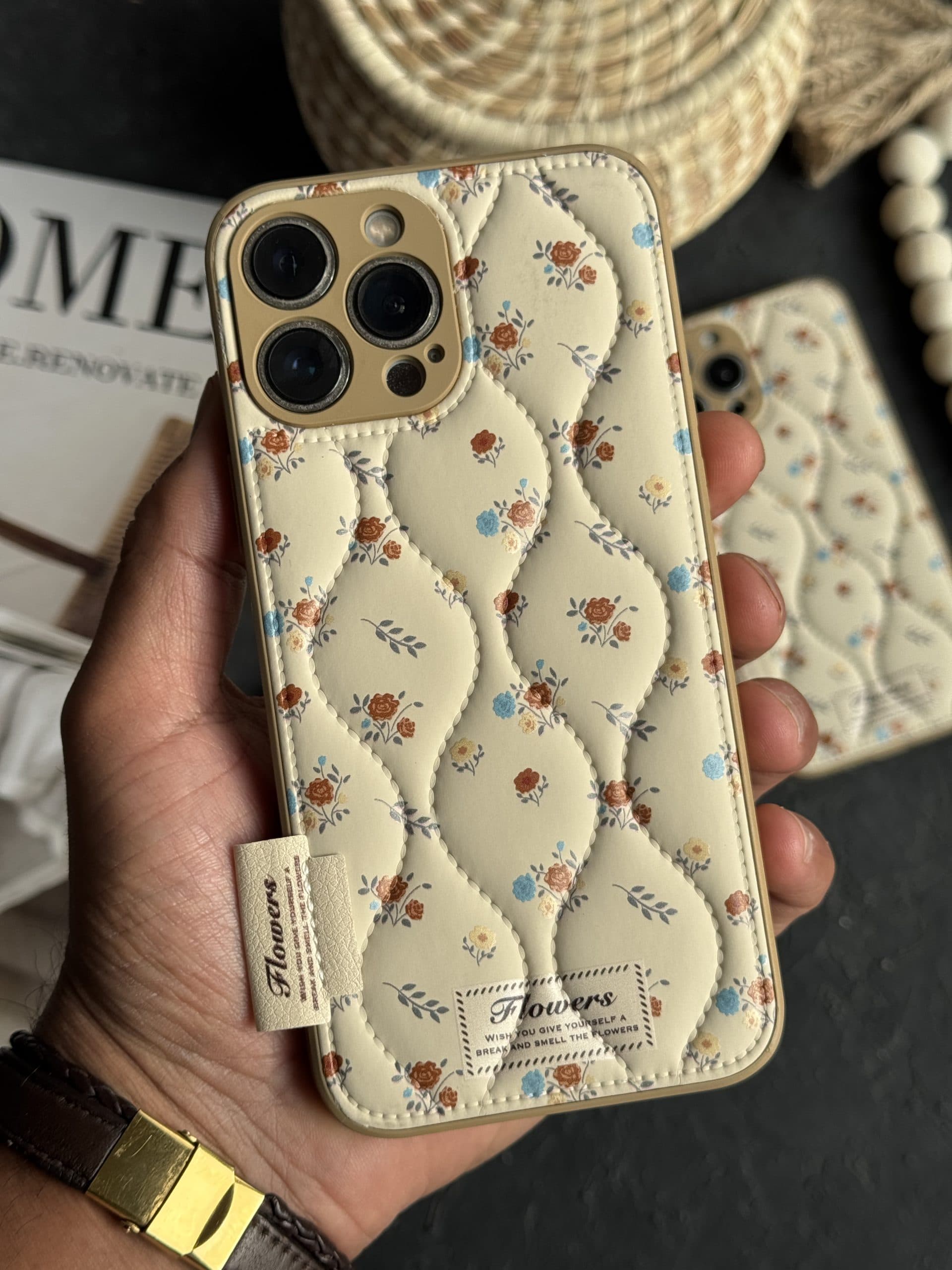 قاب موبایل آیفون گل رزالین پافری بالشتی — تصویر ۲