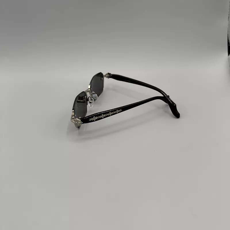 عینک کروم هارتز کاستوم شیشه دودی — تصویر ۴