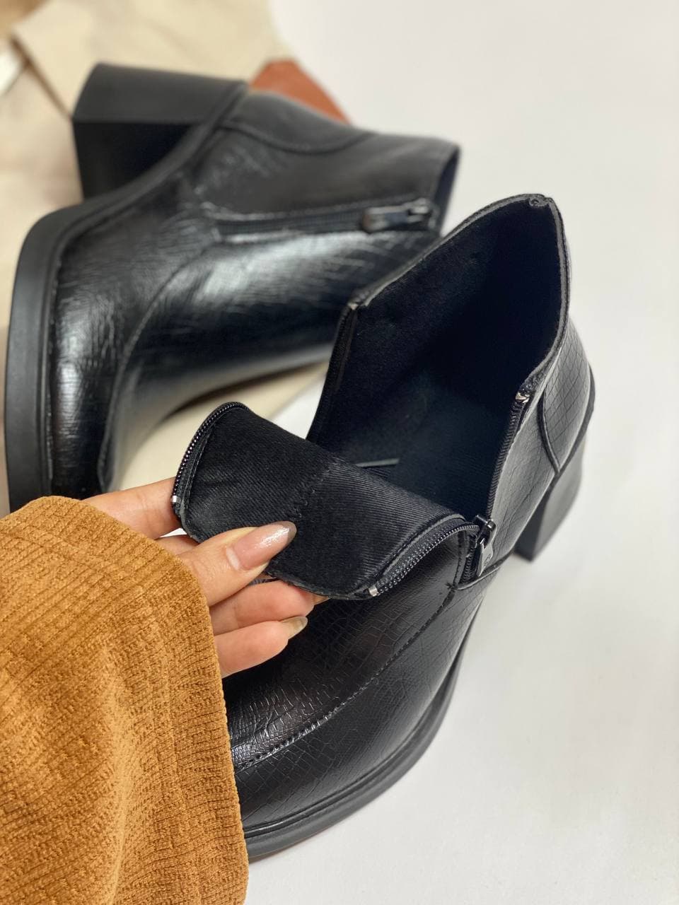 نیمبت طرح بغل دوزیپ با پاشنه ۷سانت — تصویر ۲