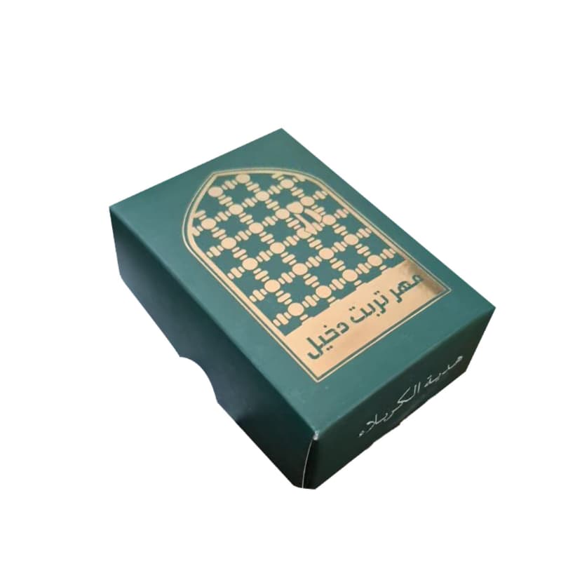مهر تربت کربلا طرح دخیل بسته بندی جعبه مقوایی سبز همراه با تسبیح و حرز کد 10485803 — تصویر ۲