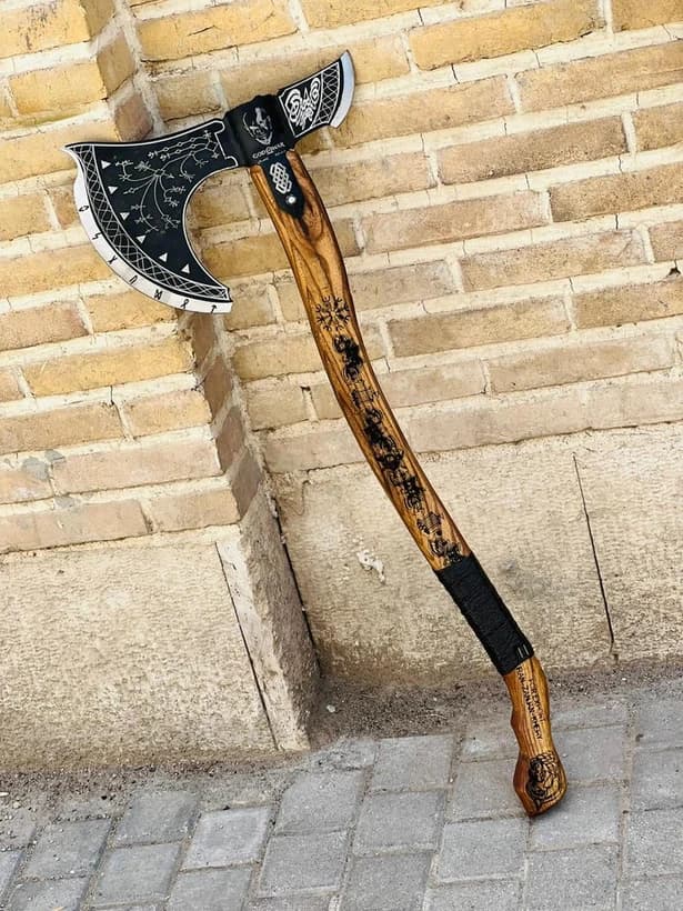 تبر وایکینگی کریتوس زنجان سایز غول تبر گاد اف وار مدل GodWar طول کار 85سانت تیغه فولادی بسیار قوی و مقاوم مخصوص کمپ و کوهنوردی (اصل)