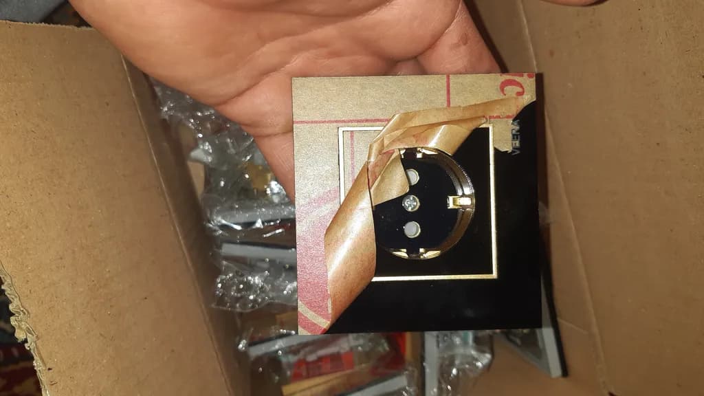 پریز ارت دار ویرا مدل امگا مشکی کد m19601 — تصویر ۳
