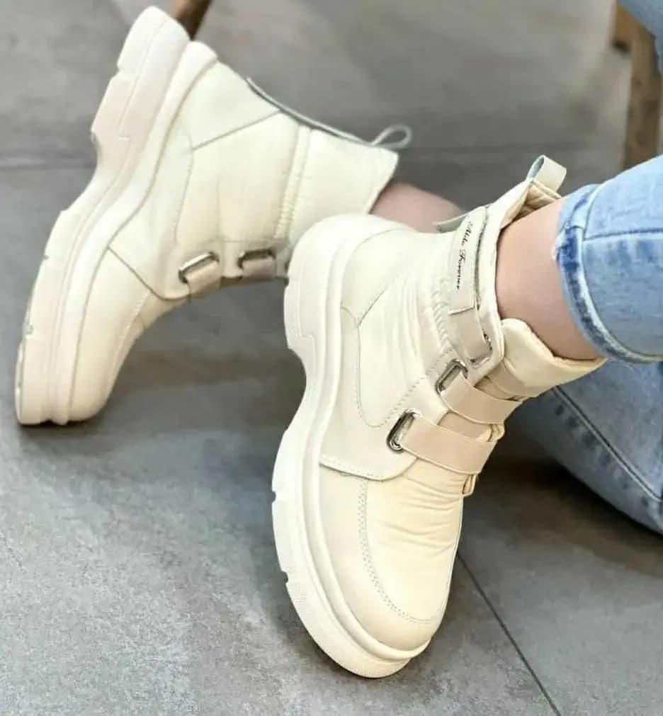بوت کاپشنی چسبی (کرم) کد 4799 — تصویر ۳