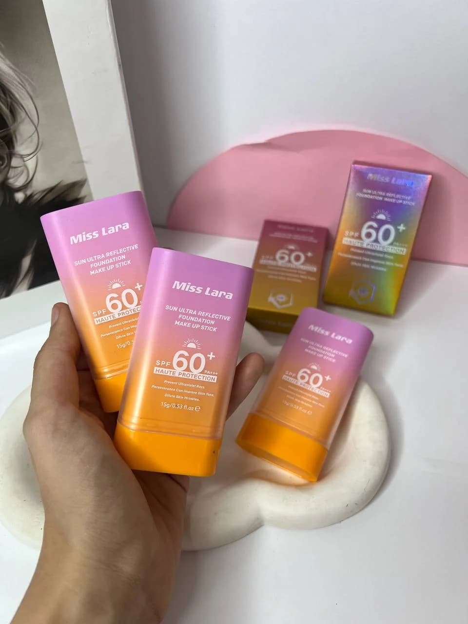 ضدآفتاب استیکی رنگی SPF 60 میس لارا — تصویر ۴