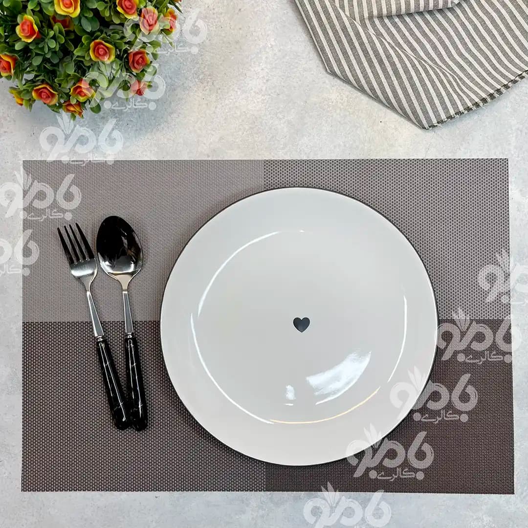زیر بشقابی و رومیزی مستطیل چهارخانه — تصویر ۲