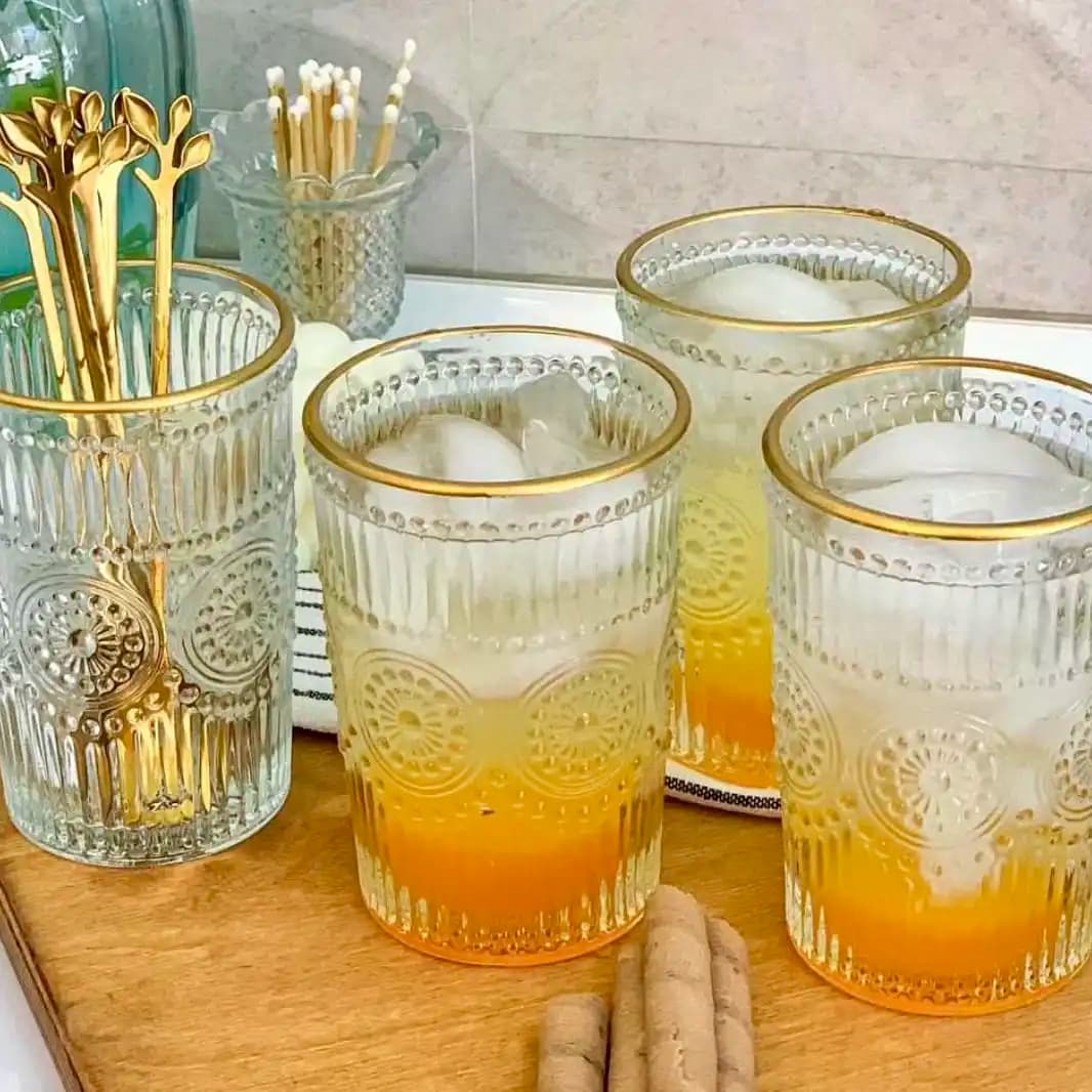 لیوان شیشه ای بلند طرح زارا لب طلا — تصویر ۳