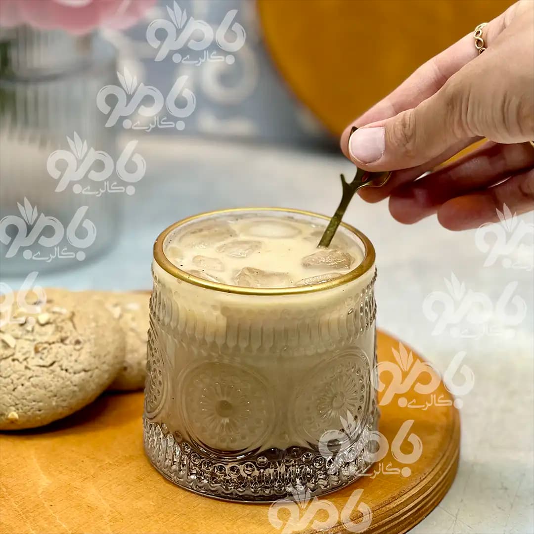 نیم لیوان شیشه ای لب طلا طرح زارا