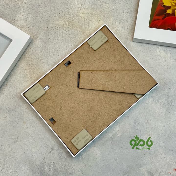 قاب عکس سفید ساده باکسی — تصویر ۳