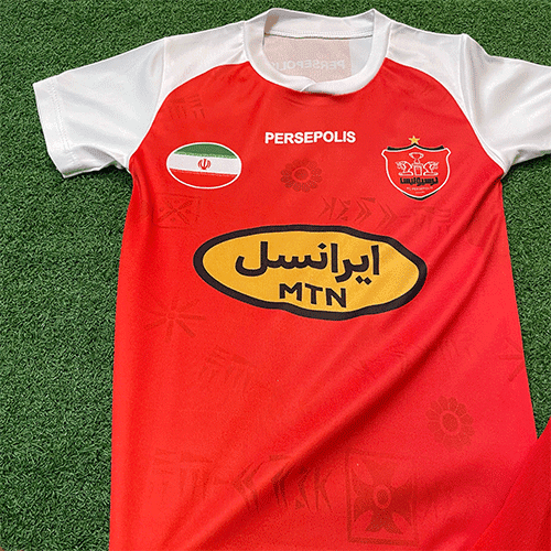 لباس بچه گانه پرسپولیس 1402 با شورت — تصویر ۲