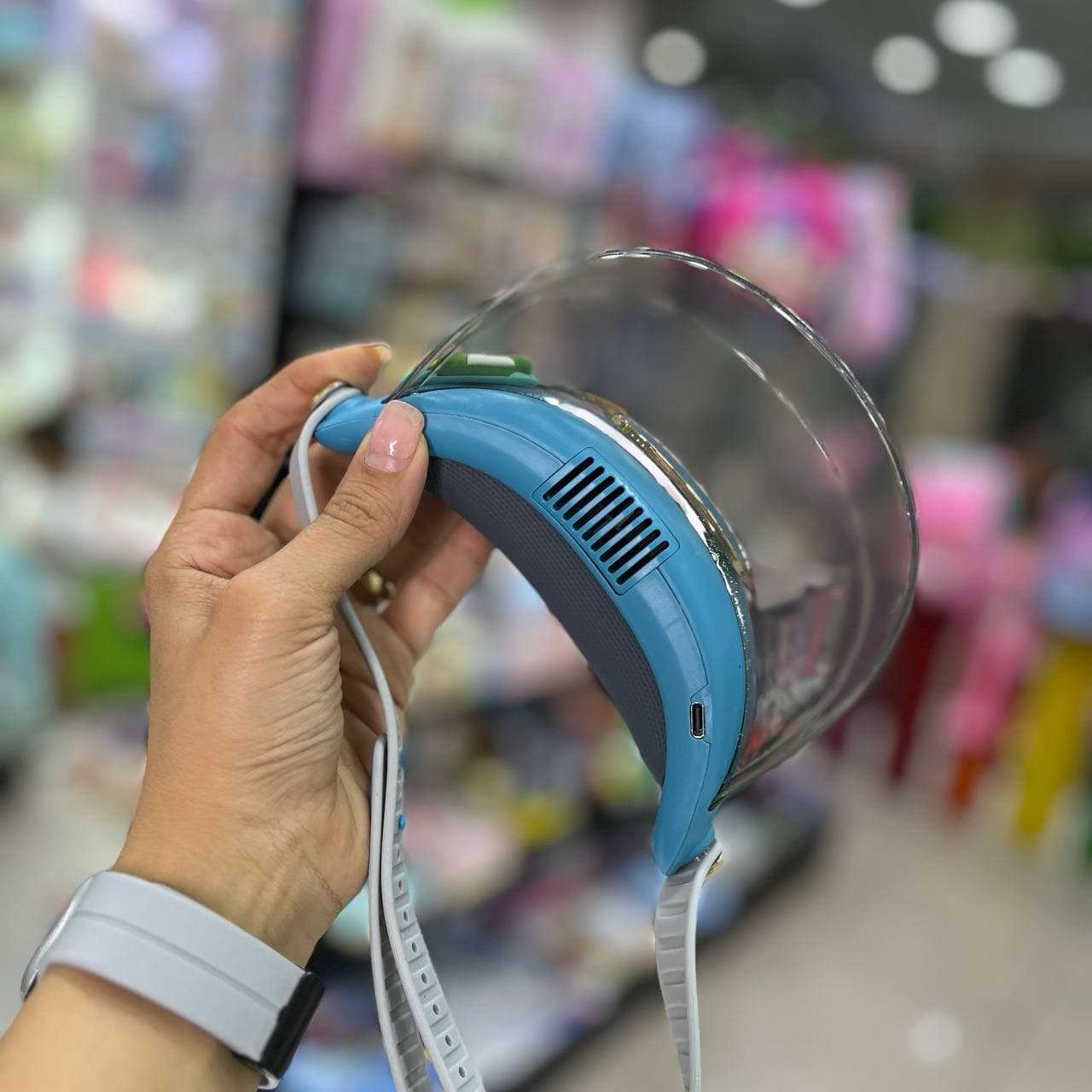 کلاه فن دار آبی — تصویر ۳
