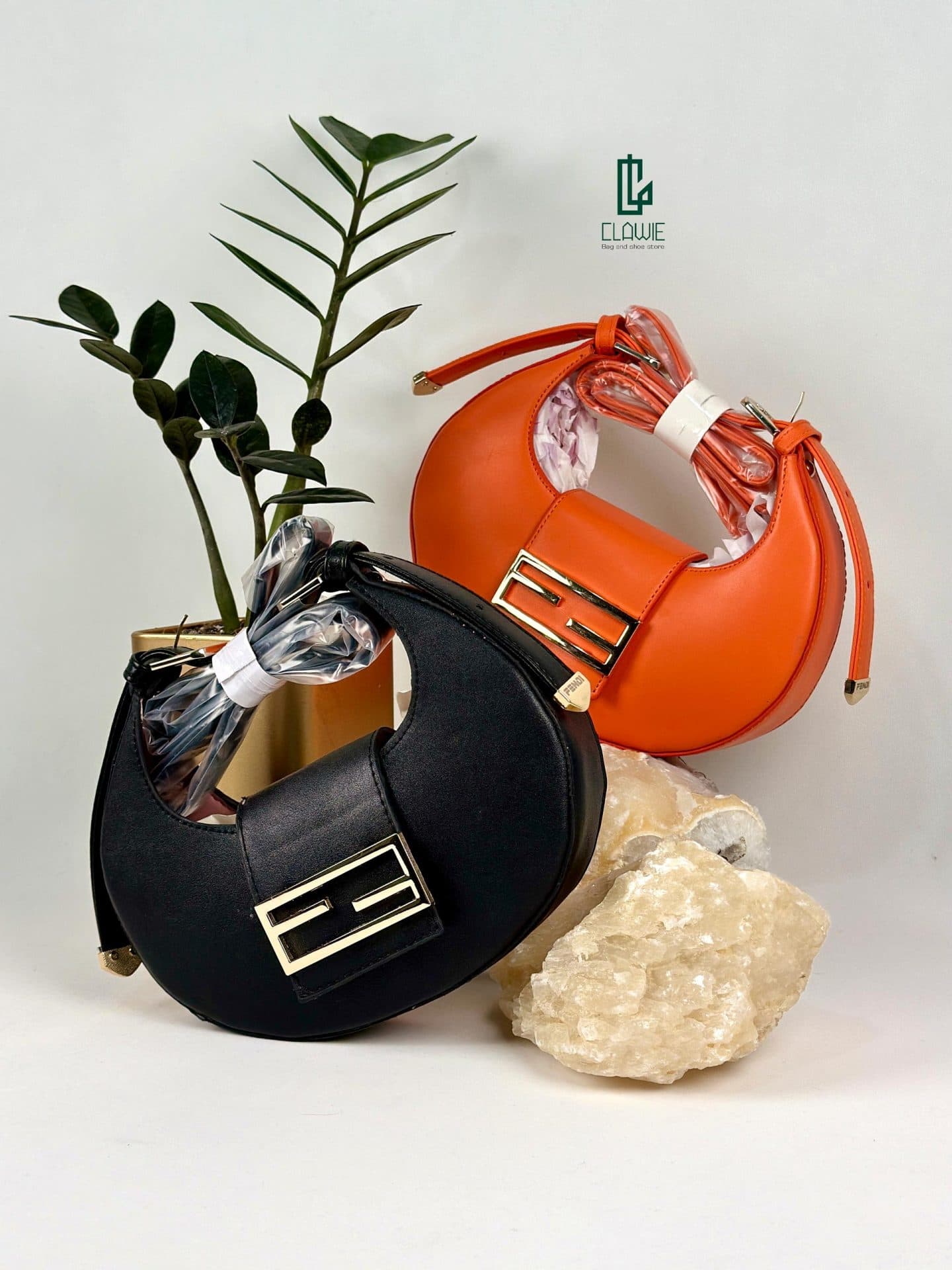 کیف پاسپورتی : FENDI( قایقی) — تصویر ۳