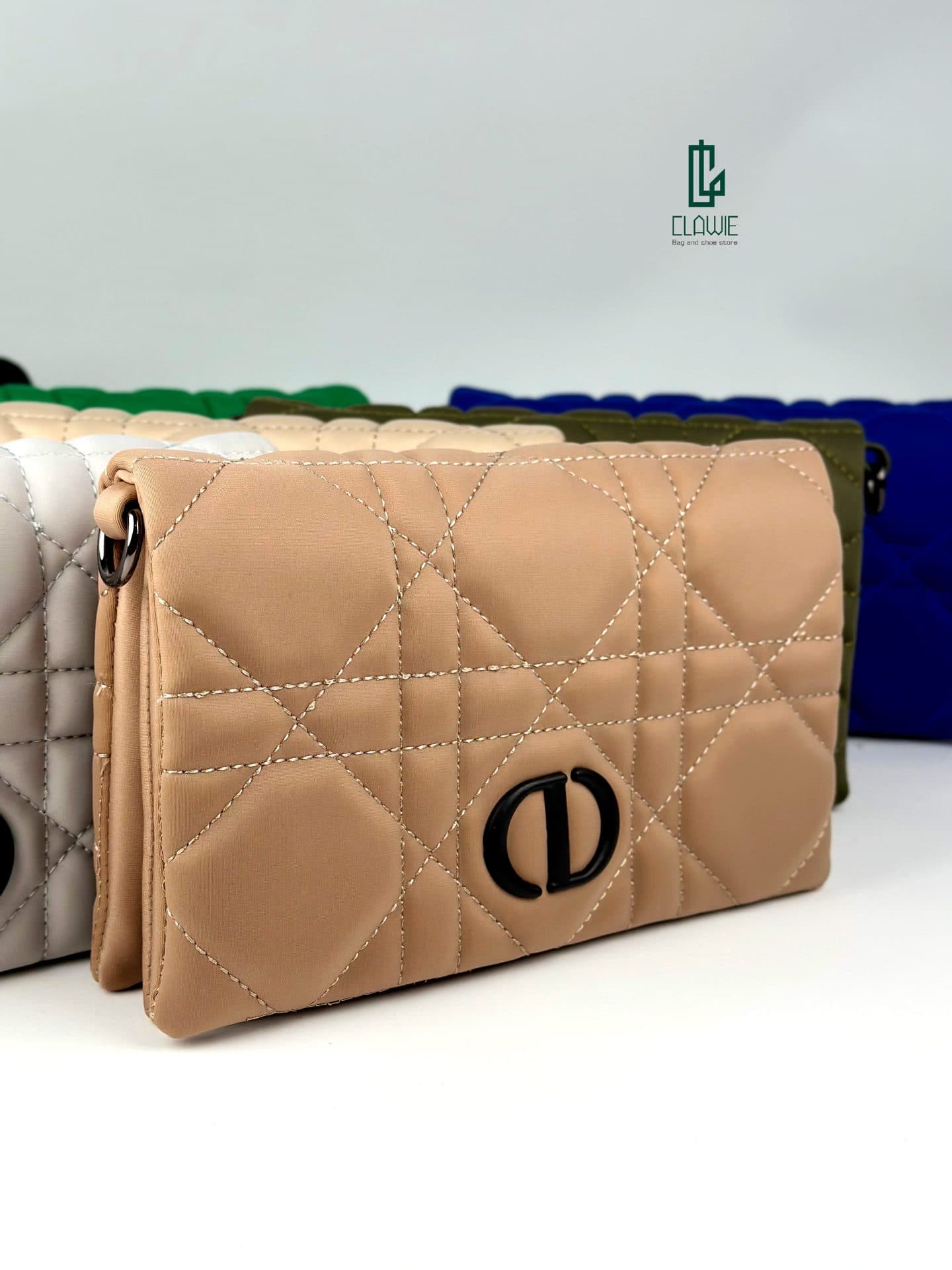کیف پاسپورتی : Dior — تصویر ۳