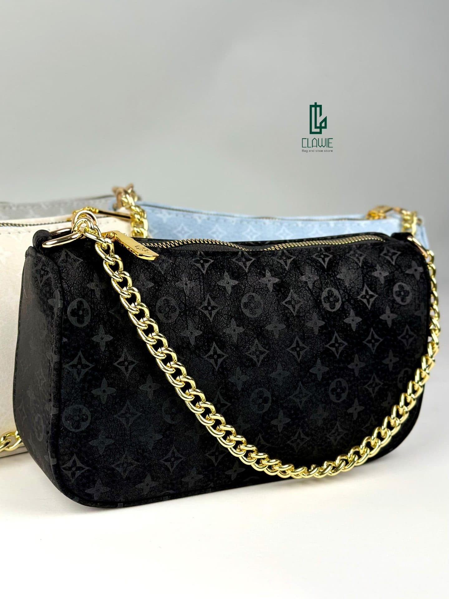 کیف پاسپورتی : Louis Vuitton leather — تصویر ۵