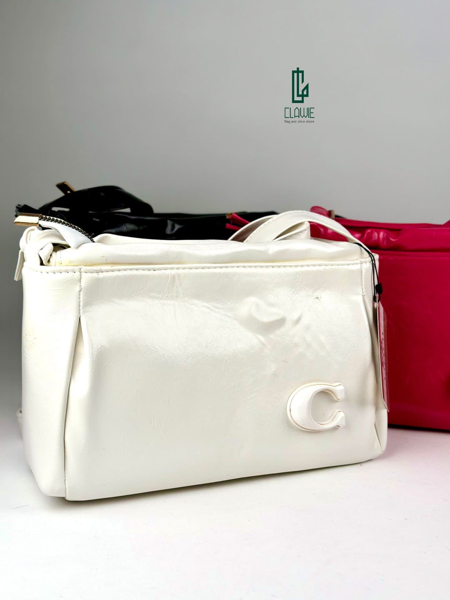 کیف پاسپورتی : COACH leather — تصویر ۳