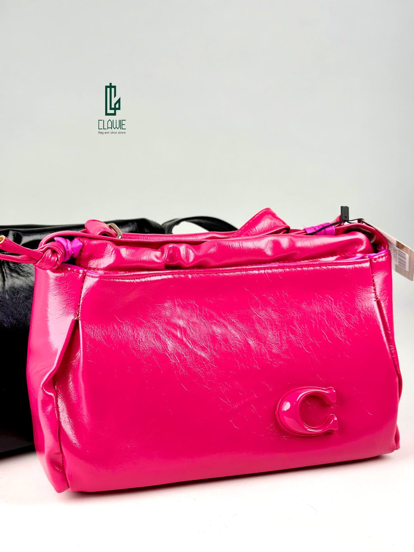 کیف پاسپورتی : COACH leather — تصویر ۴