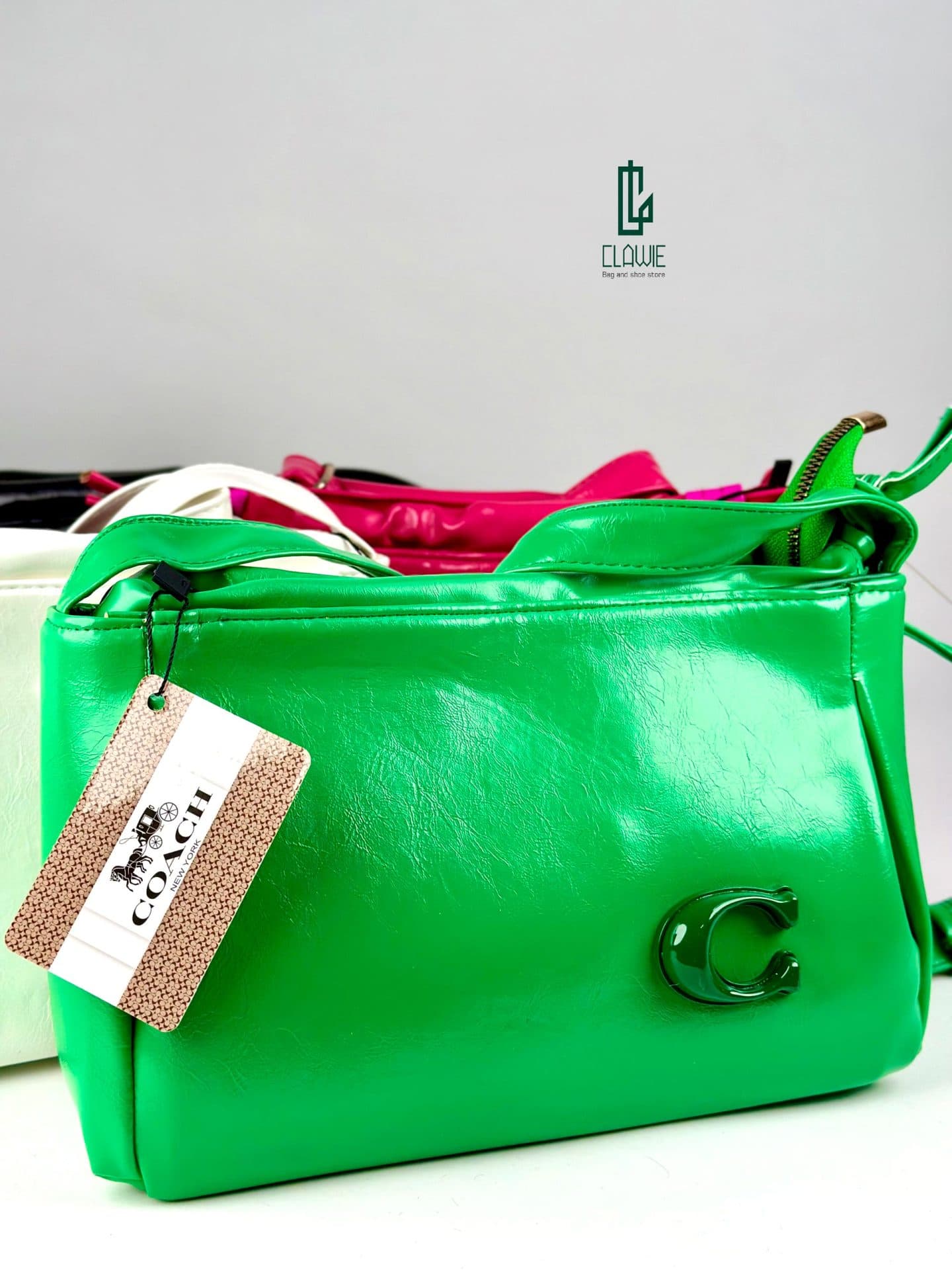 کیف پاسپورتی : COACH leather — تصویر ۲