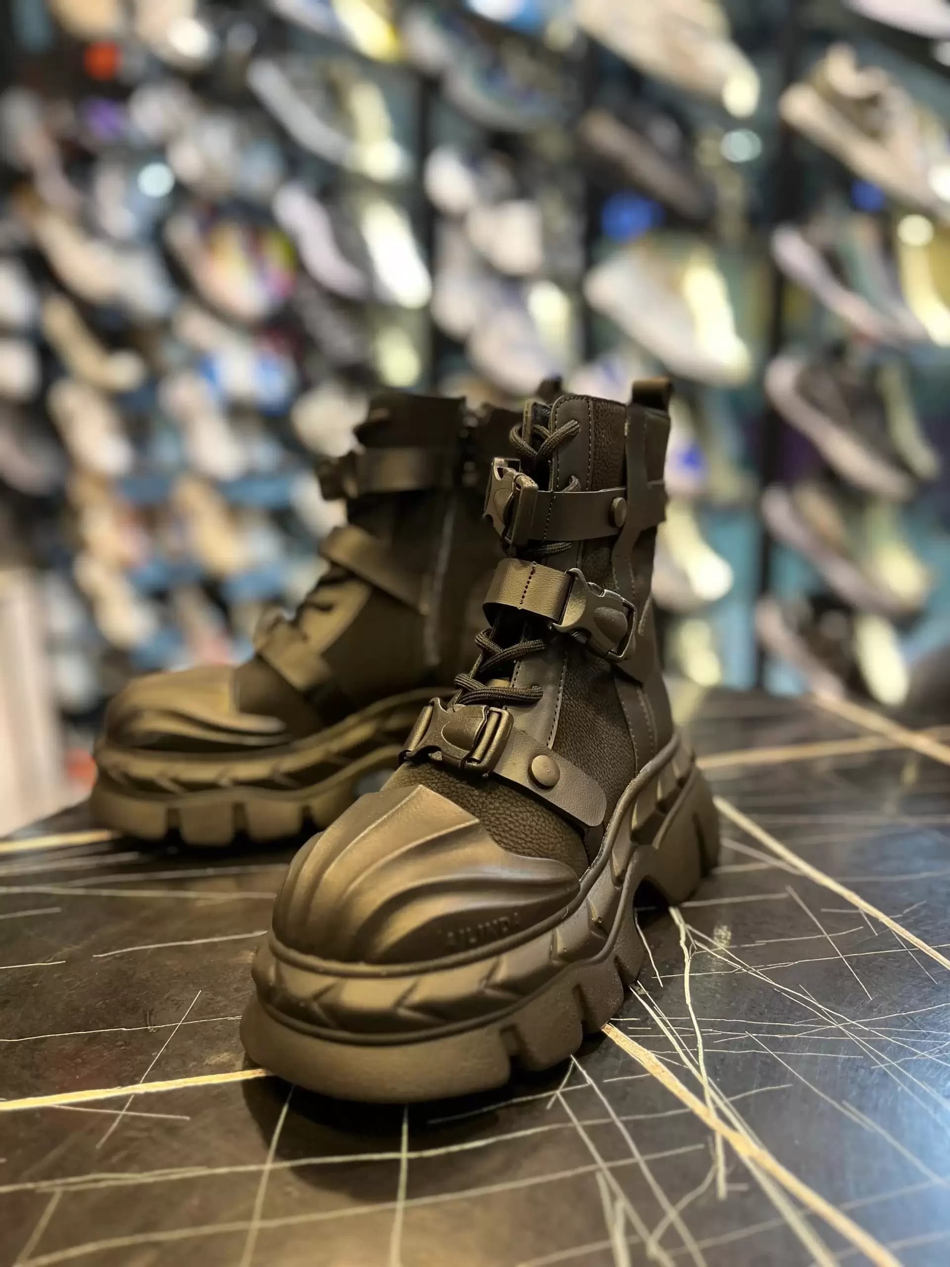 بوت لژدار آیلیندا مشکی — تصویر ۴