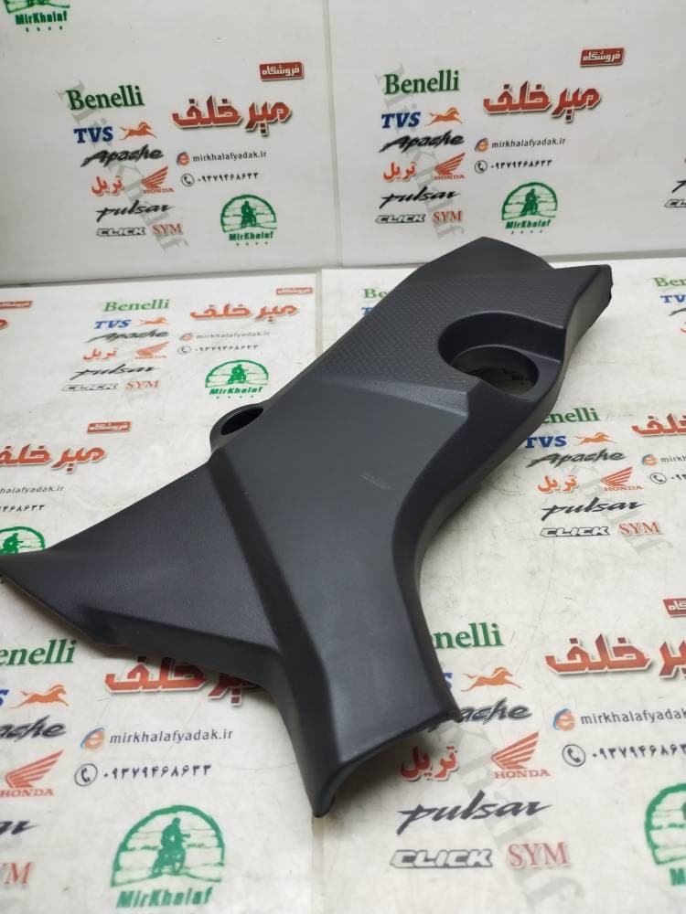 قاب (کاور فلاپ) مشکی روی شاسی موتور بنلی 150 و 250 تک سیلندر جدید نیوفیس اصلی (سمت چپ)