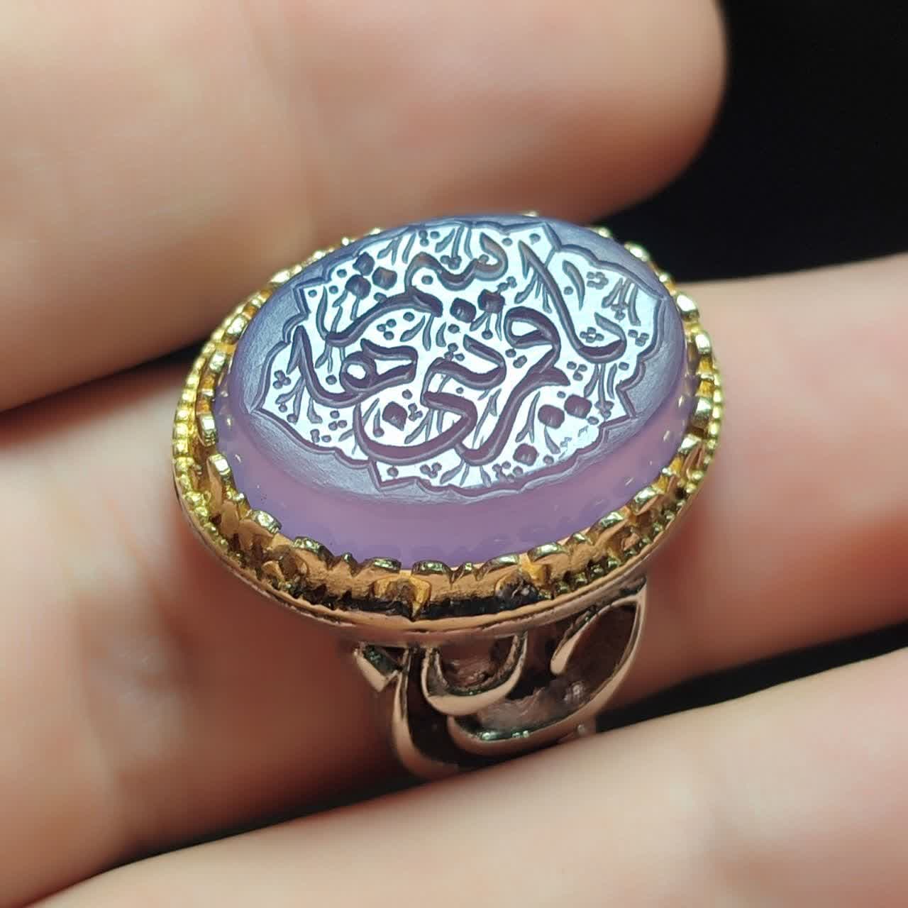 انگشتر آلیاژی باسنگ عقیق سوسنی حکاکی یاقمر بنی هاشم کد 5985 — تصویر ۲