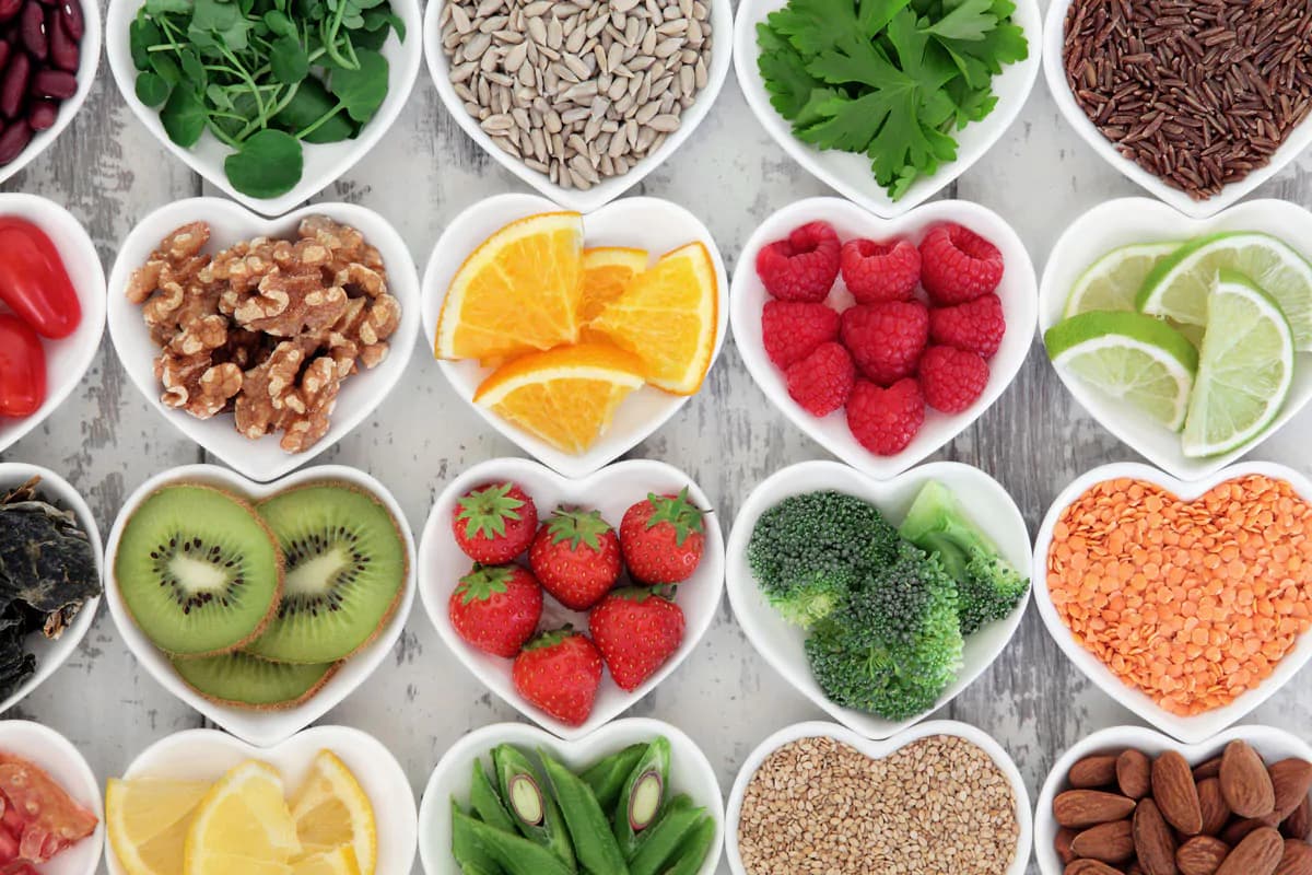 عکس استوک غذاهای سالم طرح قلب